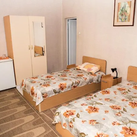 за гости Warna