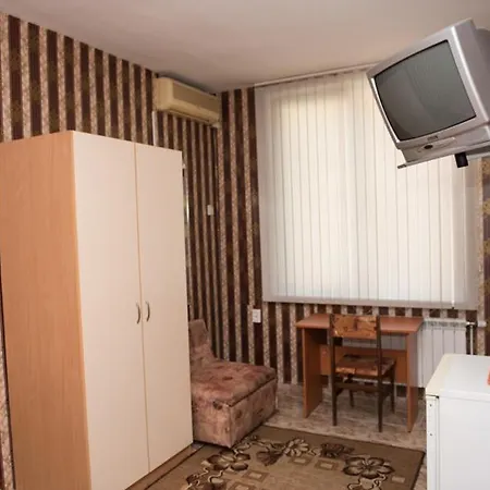 за гости