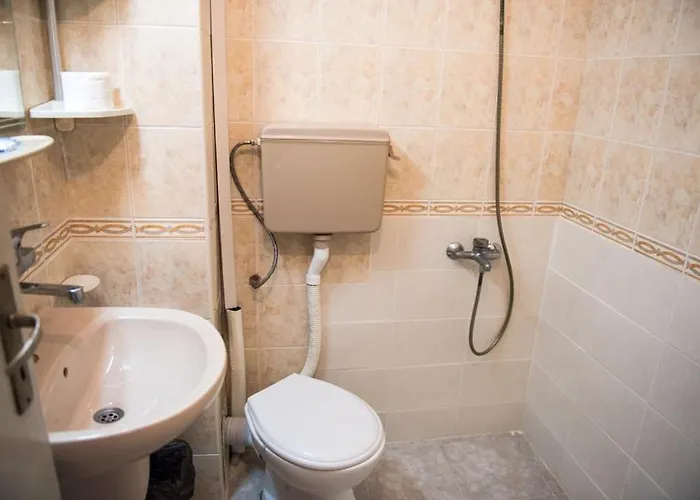 за гости וארנה